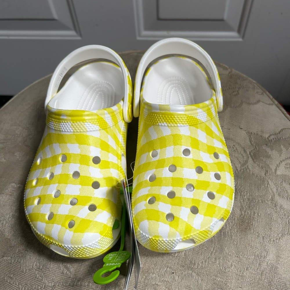 Crocs Classic Yellow Gingham in Daylily colorway Slip-On Clogs Sz W6/M4 - Picture 11 of 11